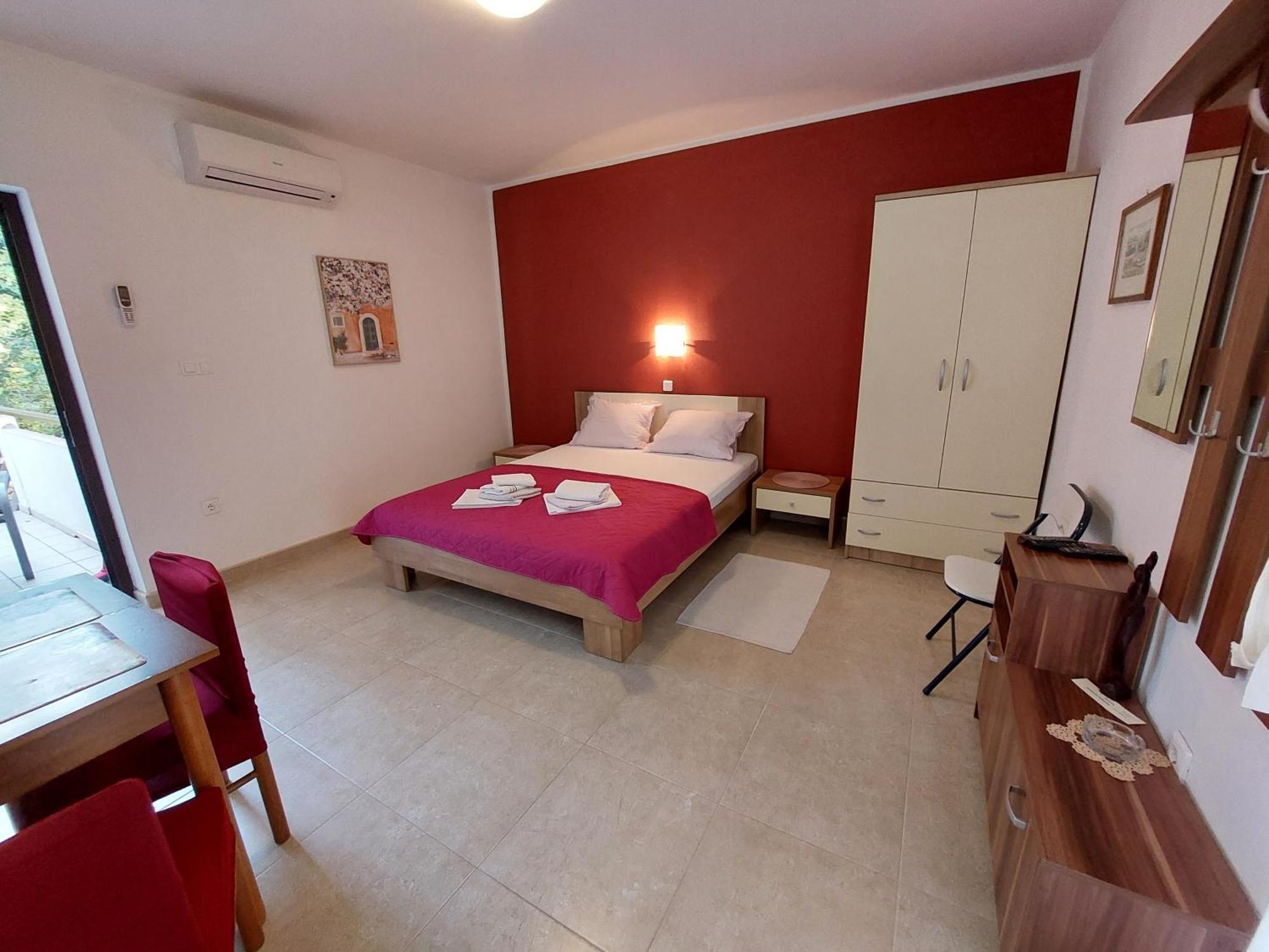 Apartments Nenad & Marija Pag Town Exterior photo