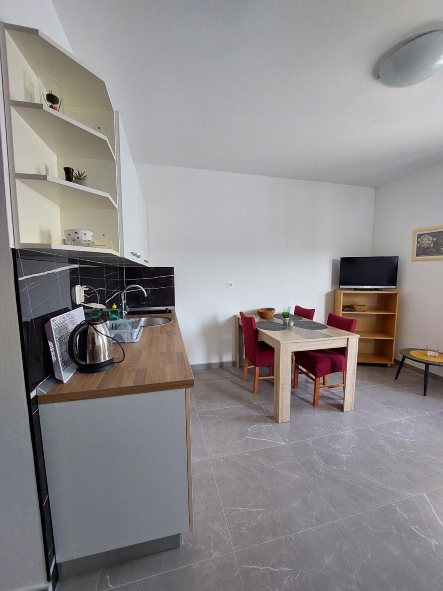 Apartments Nenad & Marija Pag Town Exterior photo
