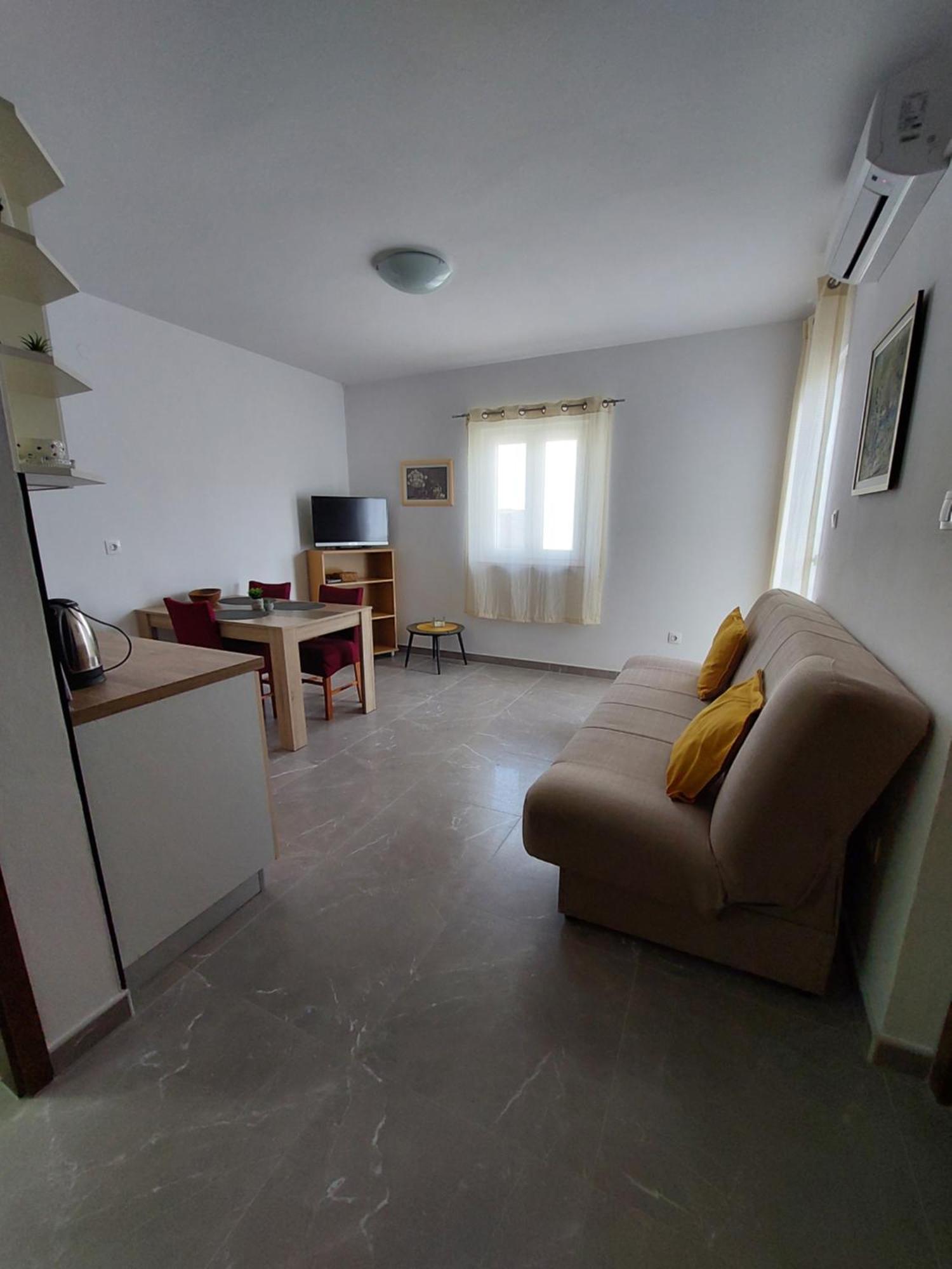 Apartments Nenad & Marija Pag Town Exterior photo