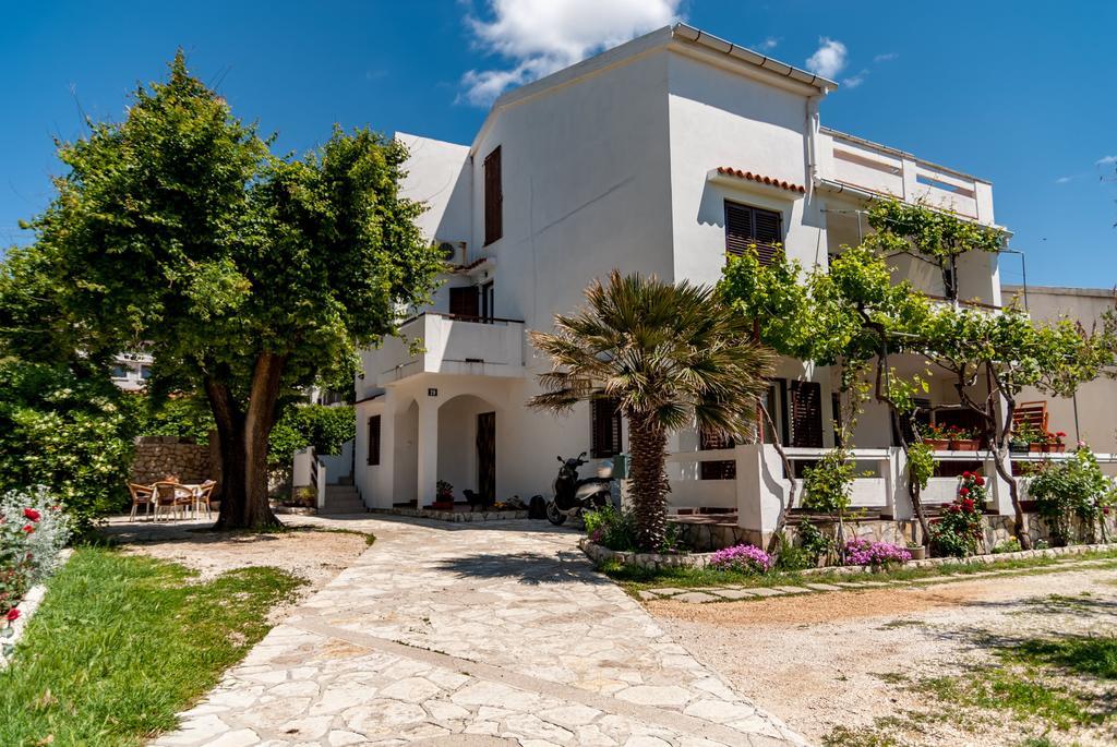 Apartments Nenad & Marija Pag Town Exterior photo