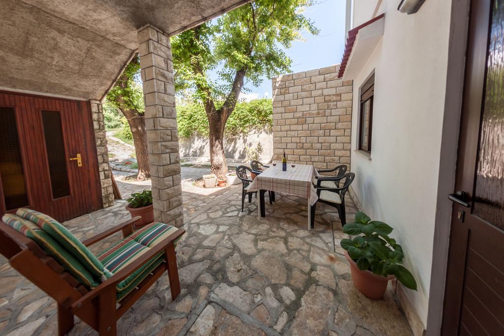 Apartments Nenad & Marija Pag Town Exterior photo