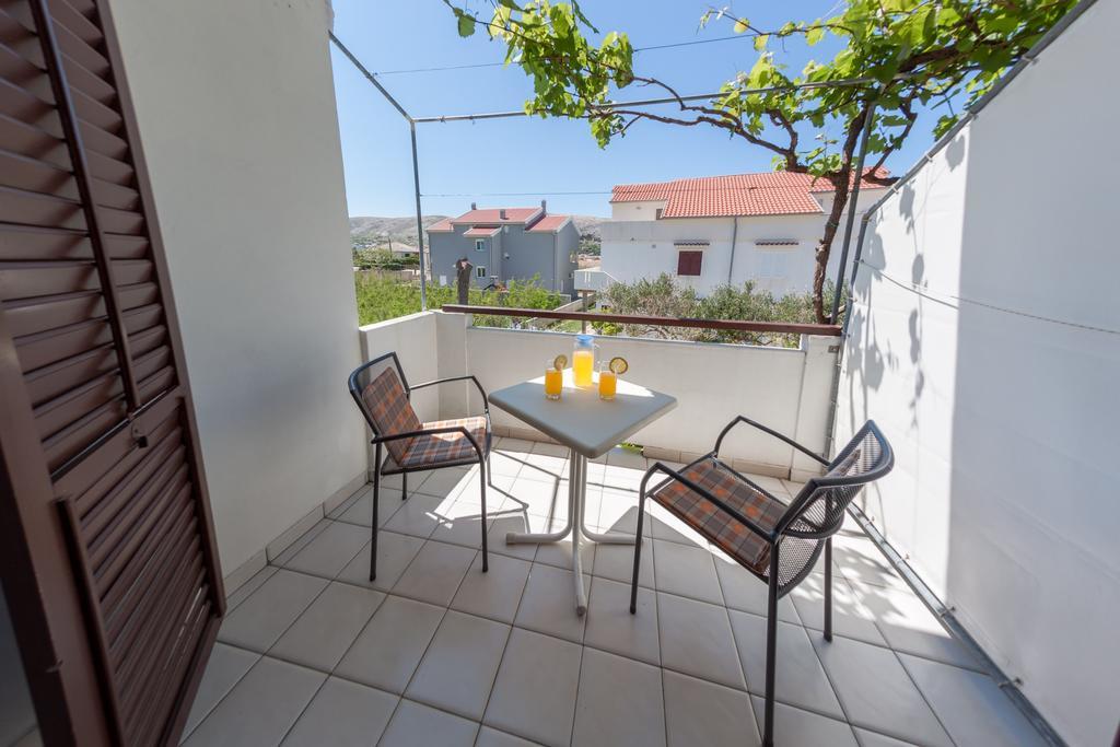 Apartments Nenad & Marija Pag Town Exterior photo