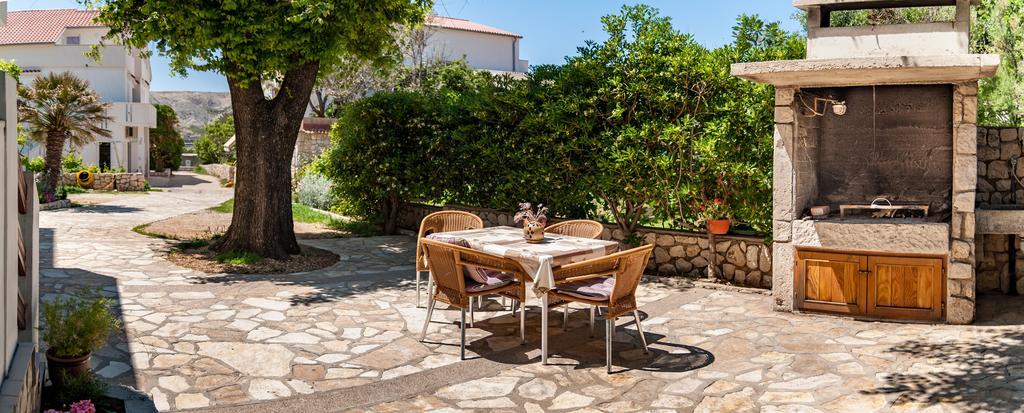Apartments Nenad & Marija Pag Town Exterior photo